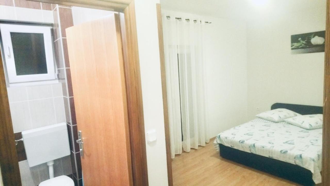 Apartmani Niko 1 Radovin Eksteriør billede