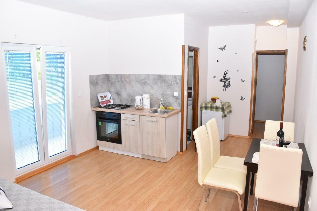 Apartmani Niko 1 Radovin Eksteriør billede